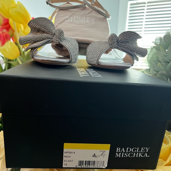 Luxe Badgley Mischka Strappy Sandal - Picture 4 of 8